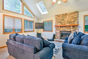 Gallery image of Walk to Beach Beautiful Lake Naomi Retreat! in Pocono Pines