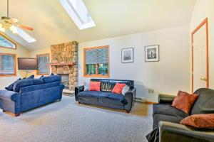 Gallery image of Walk to Beach Beautiful Lake Naomi Retreat! in Pocono Pines