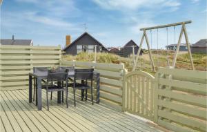 Fotografie z fotogalerie ubytování 2 Bedroom Cozy Home In Hvide Sande v destinaci Bjerregård