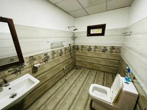 a bathroom with a toilet and a sink at Sachi's place in Tangalle
