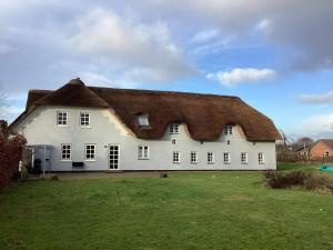 a large white house with a thatched roof at Holiday home Sønder Omme II in Sønder Omme