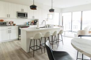 O bucătărie sau chicinetă la Beautiful Colbert Hills Apartment, Great Location, Wonderful Views KMF3022