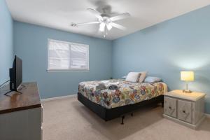 A bed or beds in a room at King Bed, Garage and Free Parking, Walkout Deck KMN1212