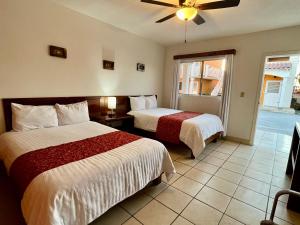 Ένα ή περισσότερα κρεβάτια σε δωμάτιο στο Hotel Los Caracoles +12 φωτογραφίες
