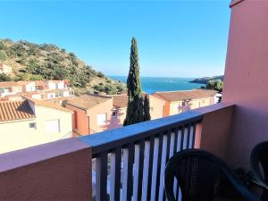 a balcony with a view of the ocean at Appartement Cerbère, 2 pièces, 4 personnes - FR-1-309-361 in Cerbère