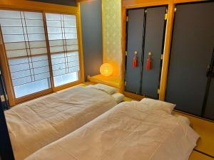 旅籠屋ゆいまーるにあるベッド