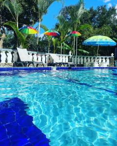 בריכת השחייה שנמצאת ב-Villa La Mariposa או באזור