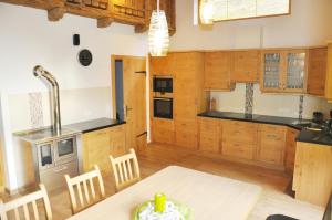 Kuchyň nebo kuchyňský kout v ubytování Apartment Lacklhof + 32 fotografií