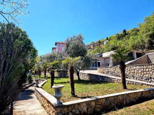 Zahrada ubytování VILLA BISER + 37 fotografií