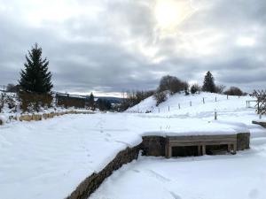 Maison chaleureuse au cœur du massif Jurassien v zime