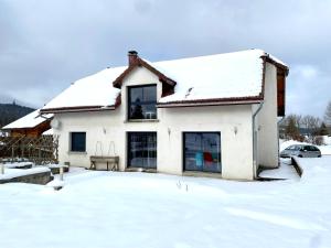 Maison chaleureuse au cœur du massif Jurassien v zime