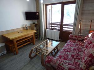 a living room with a couch and a table at Studio Le Grand-Bornand, 1 pièce, 4 personnes - FR-1-458-154 in Le Grand-Bornand