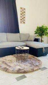 Istumisnurk majutusasutuses Urban Zen Appart Spacieux studio atypique avec bain a remous proche de tout