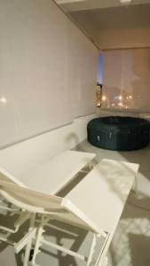 Istumisnurk majutusasutuses Urban Zen Appart Spacieux studio atypique avec bain a remous proche de tout