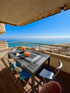 a table on a balcony with a view of the ocean at SUNSET Beach in El Campello