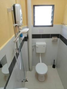 Koupelna v ubytování 1 MINUTES TO TOWER SENTRAL INTAN HOMESTAY 6 ROOMS