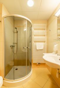 a bathroom with a shower and a sink at Aqua Hotel Termál in Mosonmagyaróvár