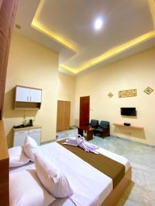 Postel nebo postele na pokoji v ubytování Al-Kiswah Syariah Guest House