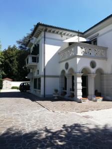 The building in which a panziókat is located