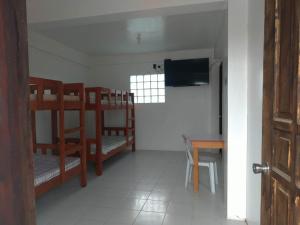 TV a/nebo společenská místnost v ubytování RB Baruiz "Hideaway" Inn - Cebu South
