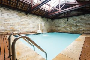Bazén v ubytování Hotel Lopes Caxambu nebo v jeho okolí