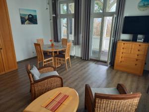 a dining room with a table and chairs at Zum Donnerkeil in Göhren