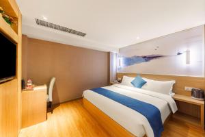Guangzhou Hongcheng Hotel tesisinde bir odada yatak veya yataklar