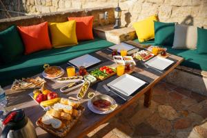 a picnic table with food and drinks on a couch at 4 Oda Cave House - Special Class in Ürgüp