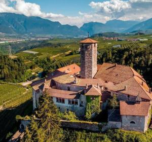 an aerial view of a house with a tower at Appartamento a Spinazzeda cuore di Cles in Cles