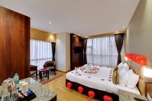 a bedroom with a large bed in a room at Sumitel Vista 800m from Mall Road in Darjeeling