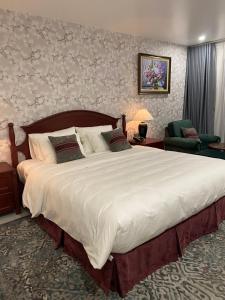 Giường trong phòng chung tại Nhà hàng - Khách sạn Sơn Nữ