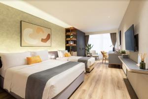 A bed or beds in a room at Dash Living on Prat