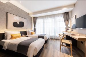A bed or beds in a room at Dash Living on Prat