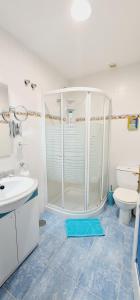 a bathroom with a shower and a sink and a toilet at Salema casa de playa en San Cristobal in Las Palmas de Gran Canaria +42 photos