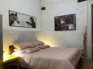 A bed or beds in a room at aKasa di Flock