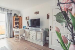 TV a/nebo společenská místnost v ubytování Haus Victoria