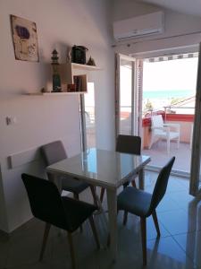 Kuchyň nebo kuchyňský kout v ubytování GOLDEN VIEW - moderan apartman