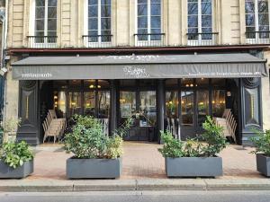 a store front with potted plants in front of it at Studio en Duplex-Aircon-Terrasse-Parking-Calme in Bordeaux