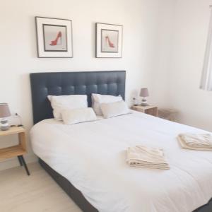 Posteľ alebo postele v izbe v ubytovaní Beach Front Sea View Punta Prima