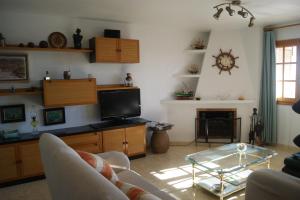a living room with a couch and a tv at Las Haciendas Marineu in Alcossebre