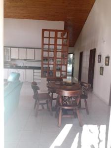 a kitchen with a table and chairs in a room at Villas de León in Leticia