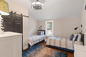 Ένα ή περισσότερα κρεβάτια σε δωμάτιο στο Sea Side Inn - 4219 Second Street