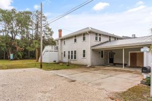 Το κτήριο όπου στεγάζεται  η παραθεριστική κατοικία