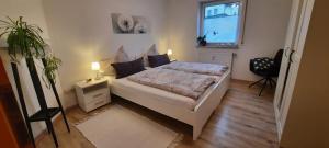 Postel nebo postele na pokoji v ubytování FeWo "Regnitztraum" in Forchheim - 3-Zimmer-Apartment - 2 Schlafzimmer