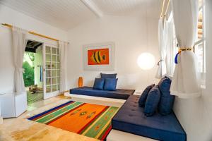 a living room with two beds and a window at Pousada Maré in Búzios