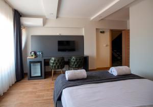 A bed or beds in a room at Kanarya Suite