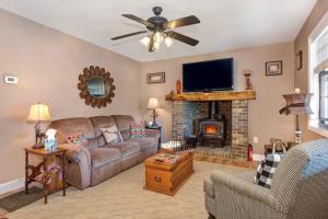 a living room with a couch and a fireplace at Rio House Retreat in Tazewell
