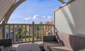 a balcony with two chairs and a view of a city at WILCÉ 07/0302 in Sint-Idesbald