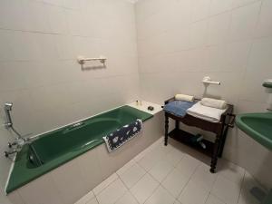 Lázně a/nebo wellness v ubytování Chambre sur la falaise de Pontaillac + 22 fotografií