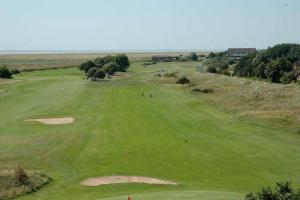 - Vistas a un campo de golf en FeWo-Hennings, en Olsdorf
